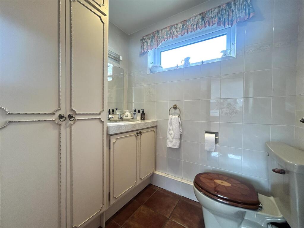 St. Johns Avenue, Syston, Leicester - More