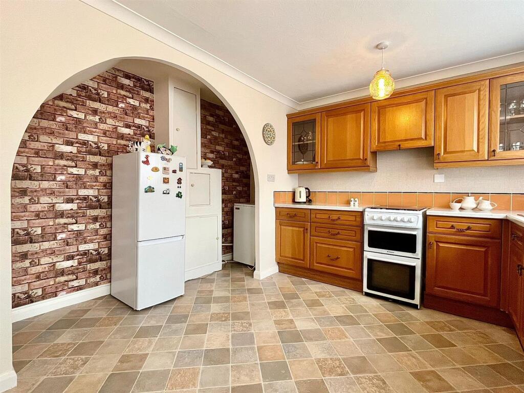 House in Birmingham, West Midlands - More