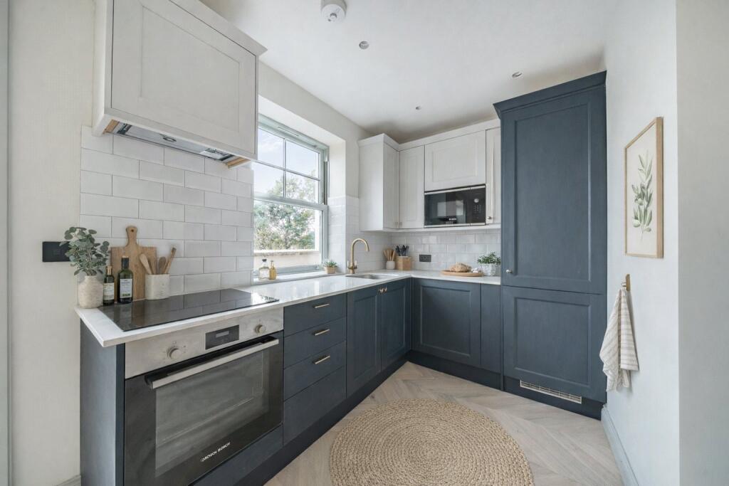 Apartment in London, Hanwell - View 5