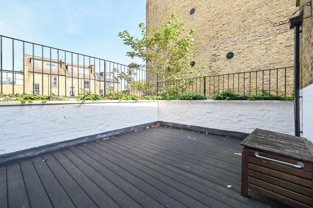 Apartment in London - View 5