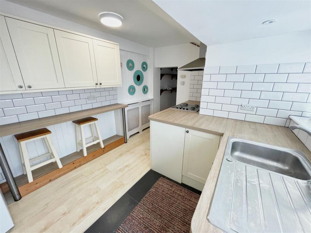 House in Sandown, Yaverland - More