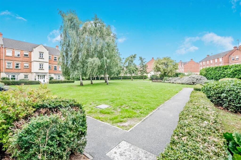 Apartment in Leeds, Town End, Farnley - View 4