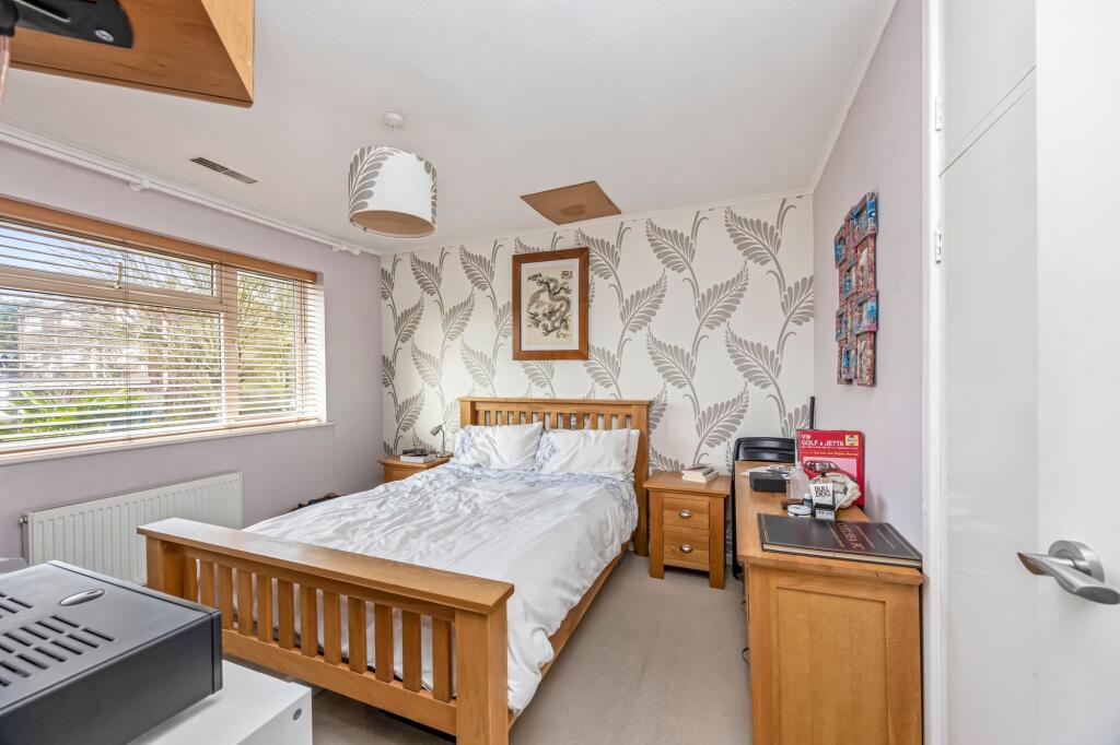 House in Horsham, Upper Beeding - More