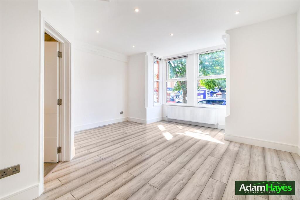 3-bed flat on Regents Park Road, Finchley, N3, £550,000