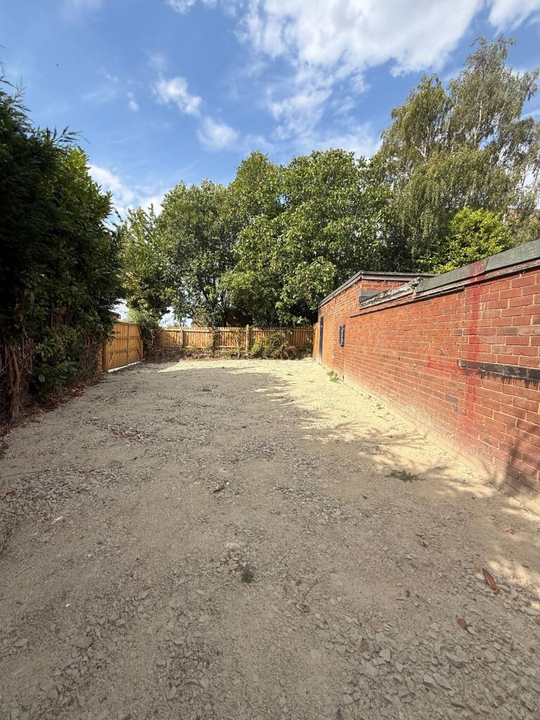 Brentwood Close, Soothill, WF17 - View 5