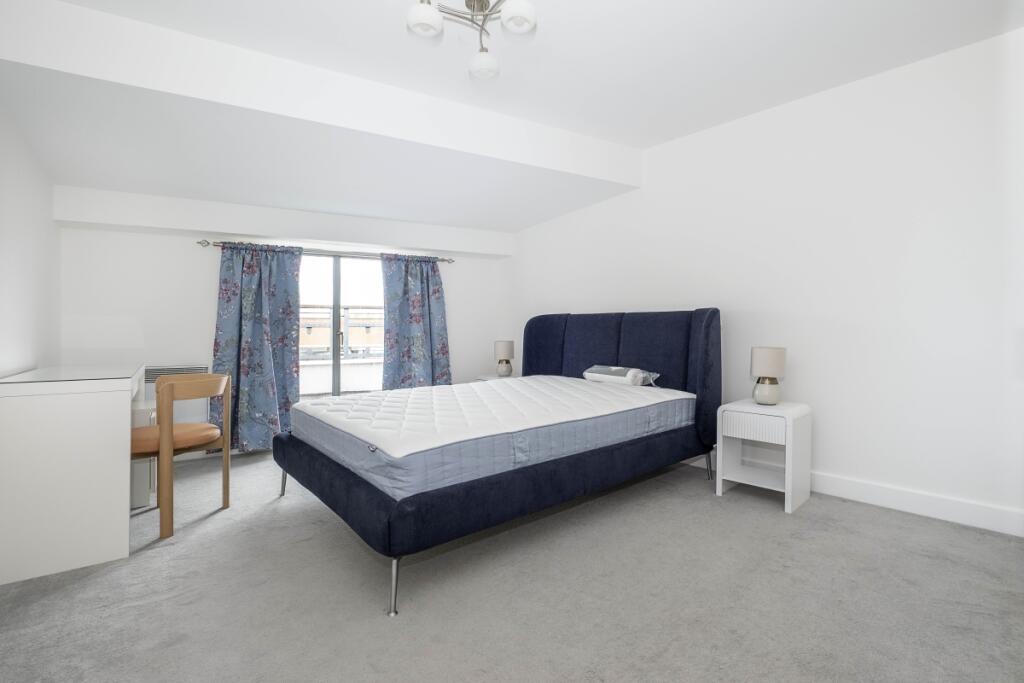 Apartment in London, Royal Borough of Kingston upon Thames - More
