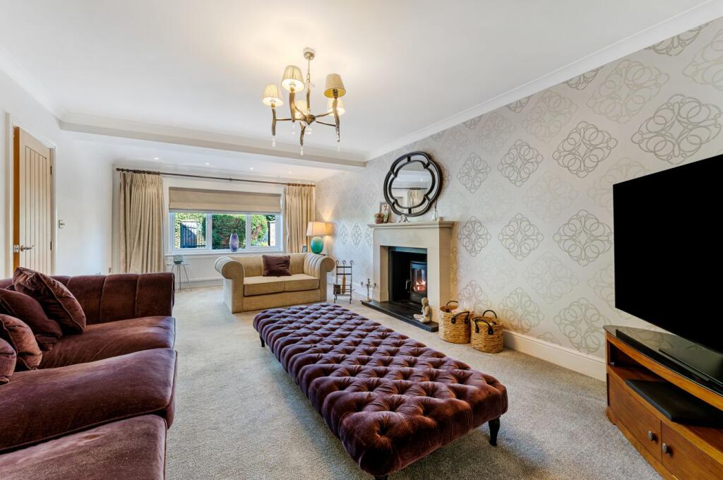 House in Hollins Green, Rixton-with-Glazebrook - View 4