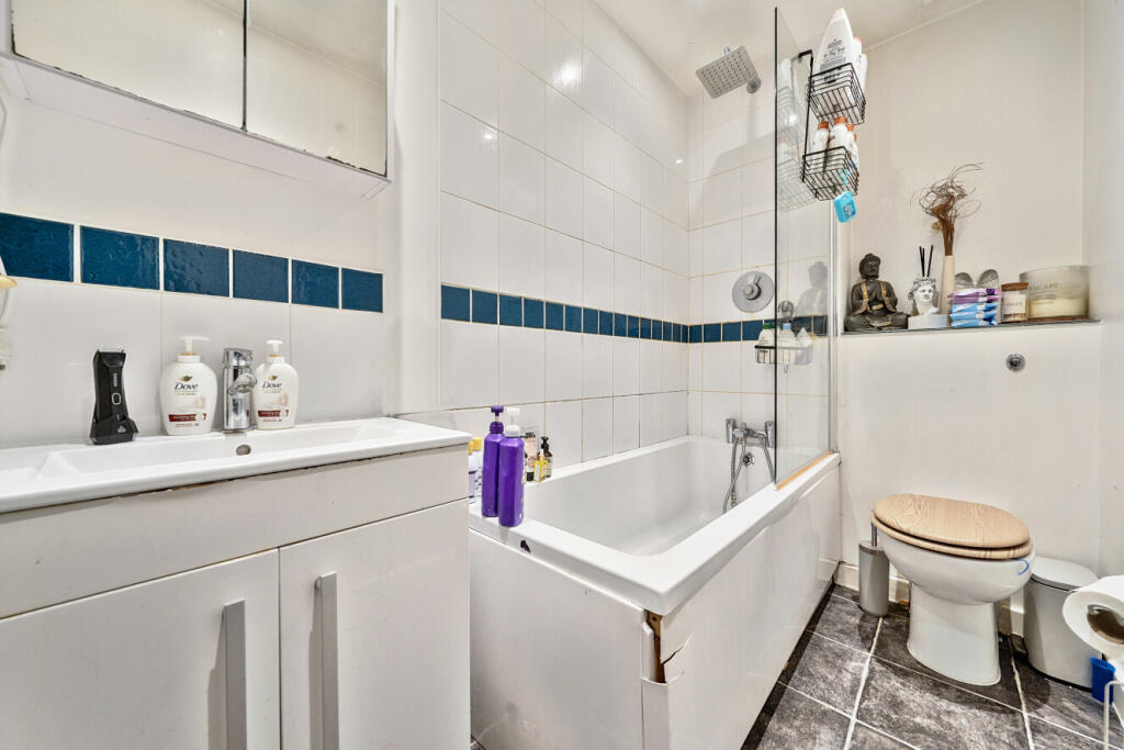 House in Bromley - View 5