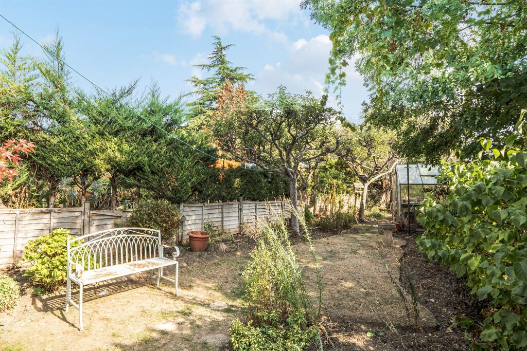 House in Enfield, Bush Hill Park, Edmonton - View 2