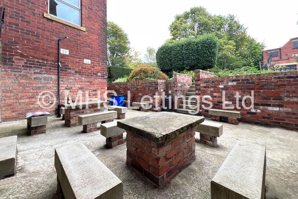 6 bedroom terraced house for rent