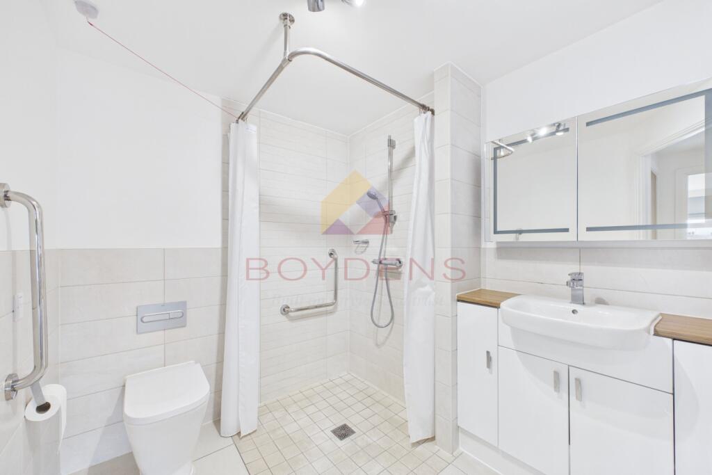 Apartment in Colchester, Shrub End - More