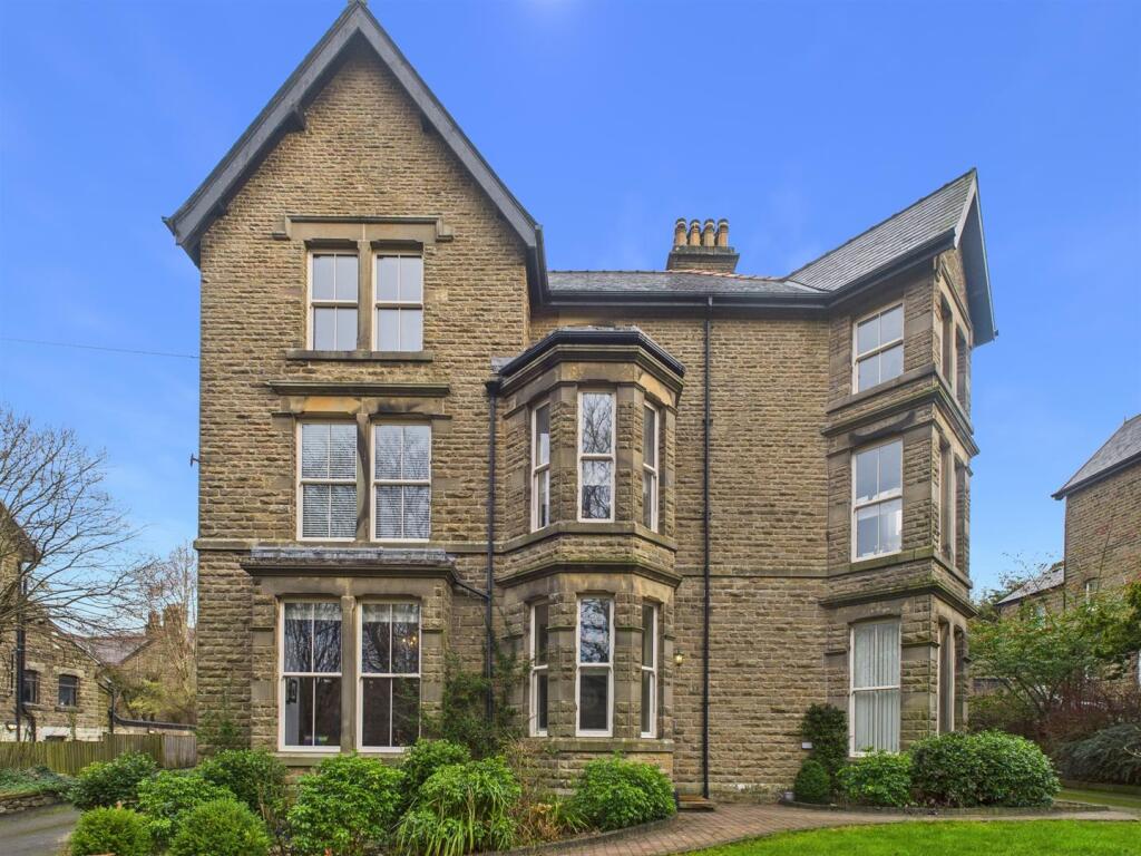 2-bed flat on College Road, Buxton, £199,950
