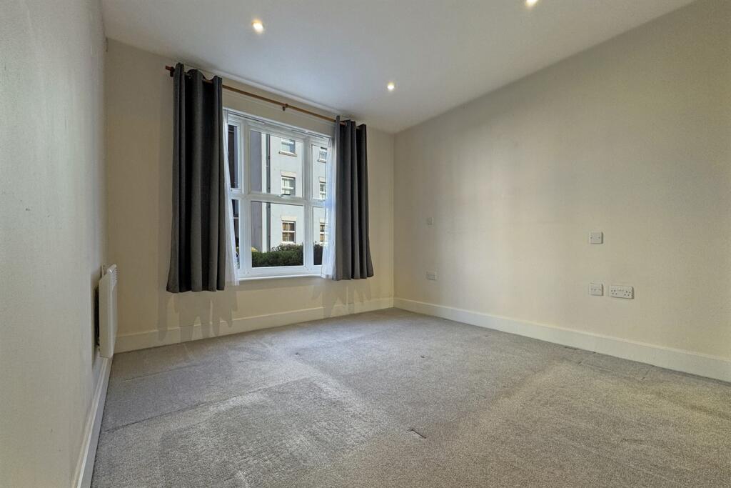 1 bedroom Ground Floor Apartment in Chichester - View 6