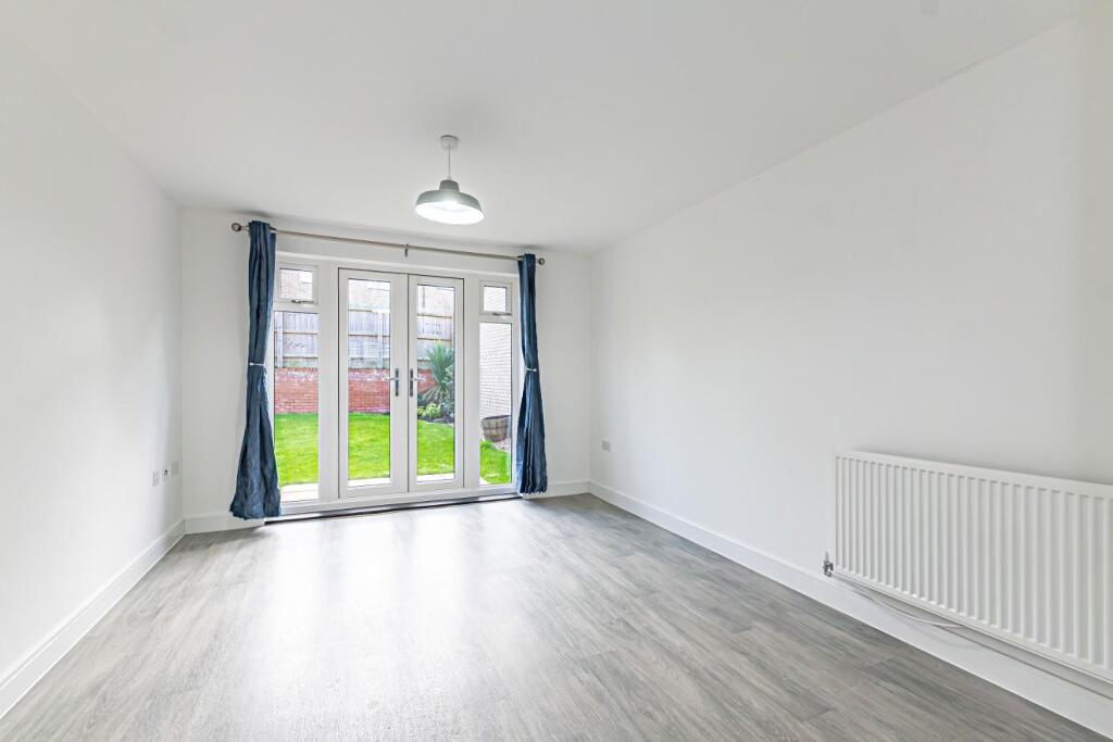Rutherford Crescent, Leighton Buzzard photo 3