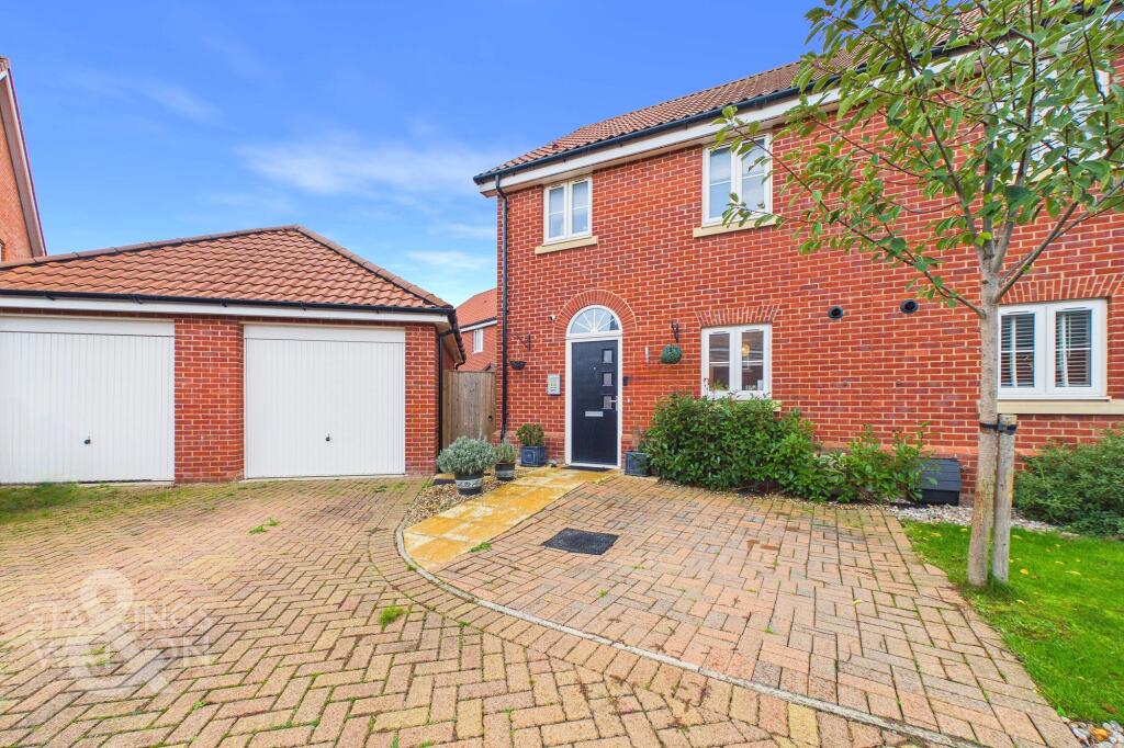 3-bed semi-detached on Rowan Drive, Dereham, £275,000