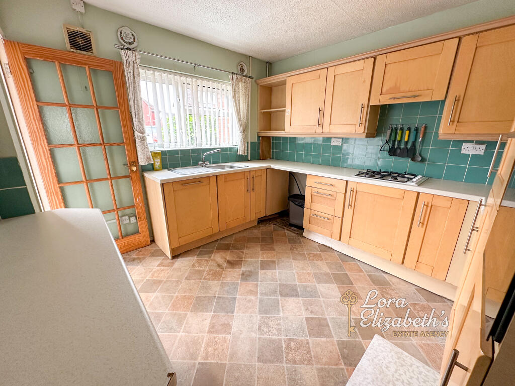 House in Mansfield, Nottinghamshire - View 3