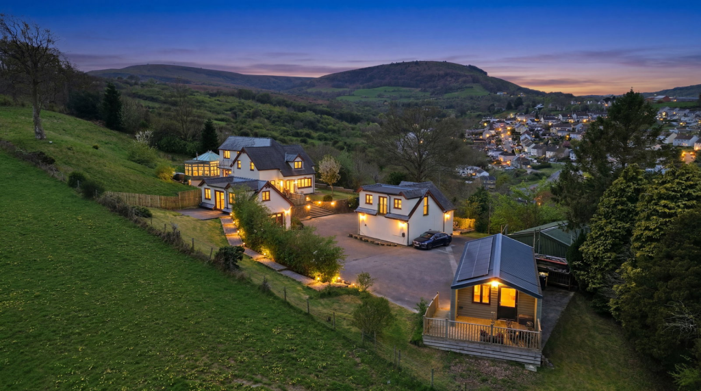 Main image of property: Penyrheol, Pontypool, NP4 5XS