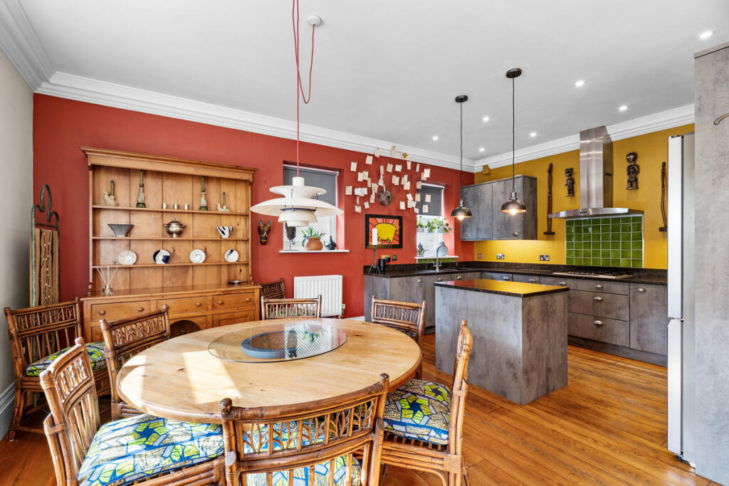 Apartment in Redhill - View 3