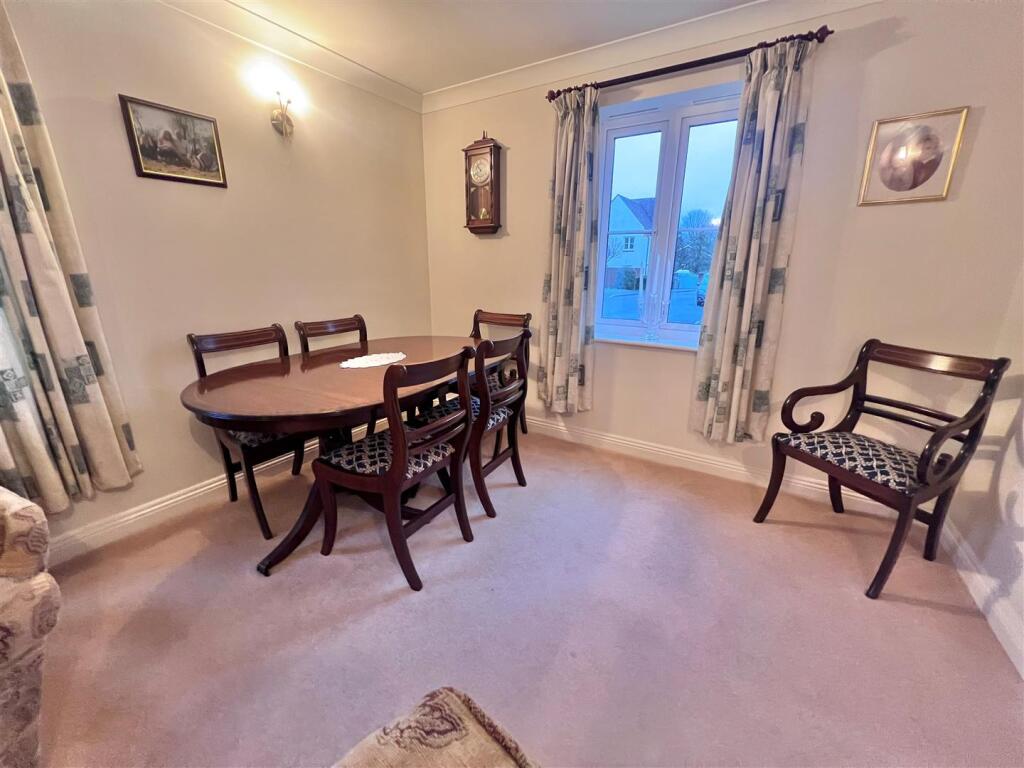 House in Gillingham, Lodbourne - View 5