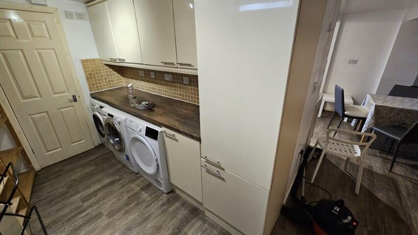 8 bedroom terraced house for rent