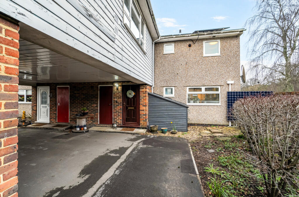 3-bed terraced on Aysgarth, Bracknell, Berkshire, £335,000
