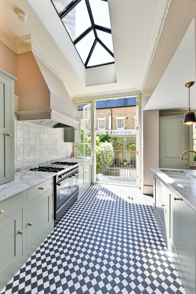 House in London, Brompton - More