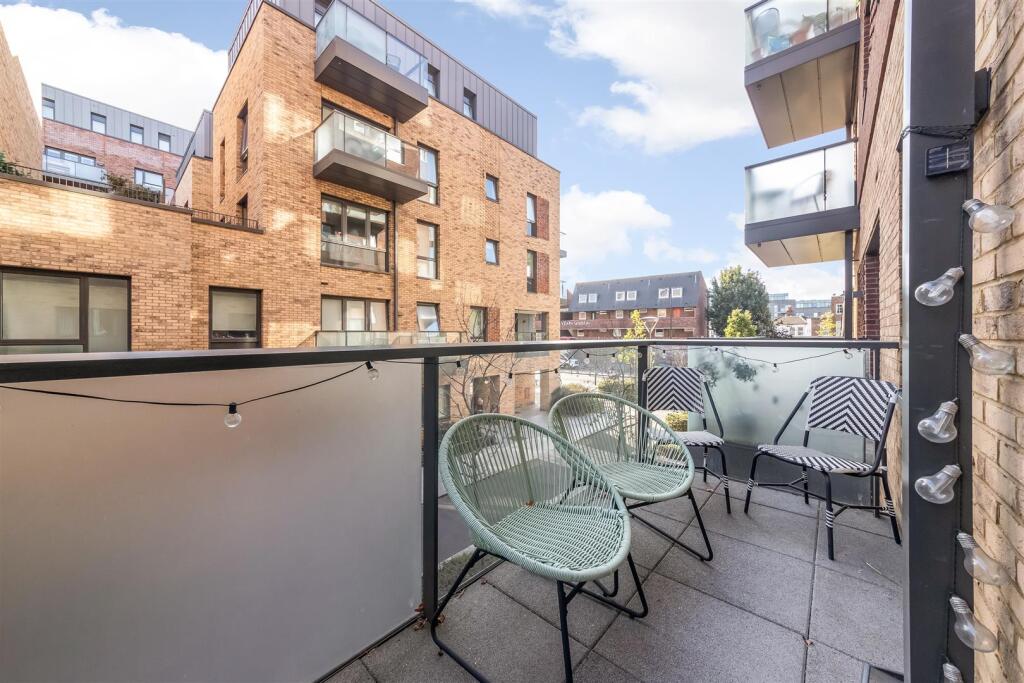 Apartment in London - More