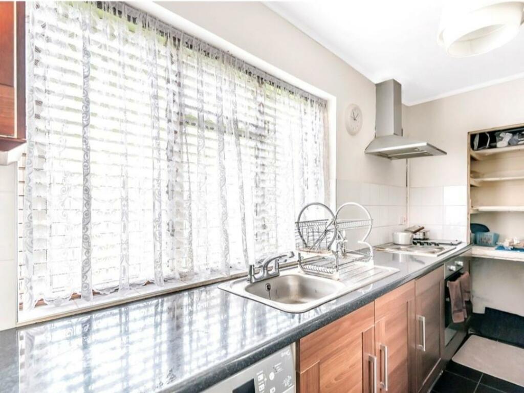 Fairbourne House, Bourne Avenue, Hayes, Middlesex, UB3 1QX photo 4