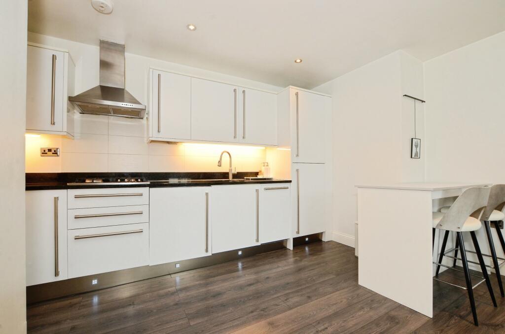 Apartment in London - More
