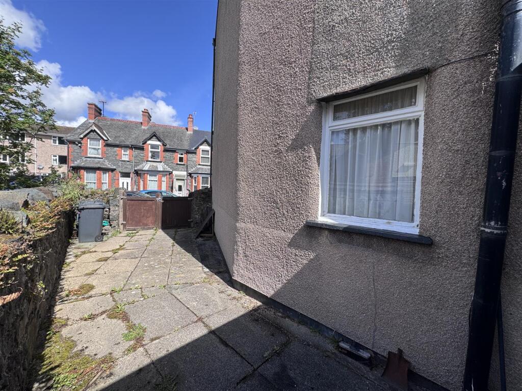 Denbigh Street, Llanrwst photo 3