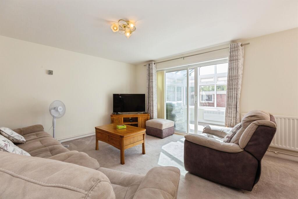 House in Slough, Burnham - View 4