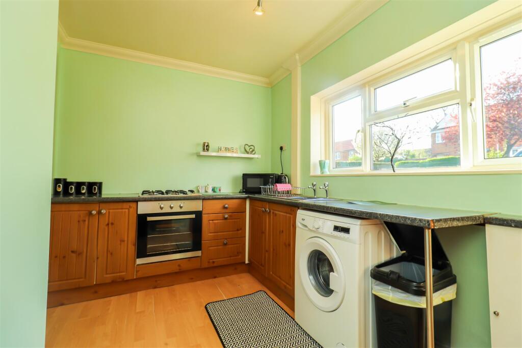 House in Wakefield, Stand Bridge, Pledwick - View 2
