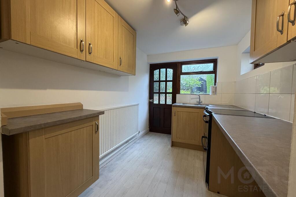House in Folkestone, Cheriton - More