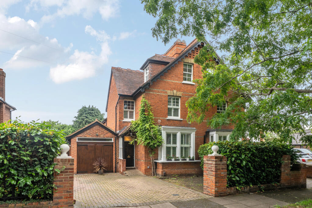 Main image of property: Leacroft Close, Staines-Upon-Thames, TW18