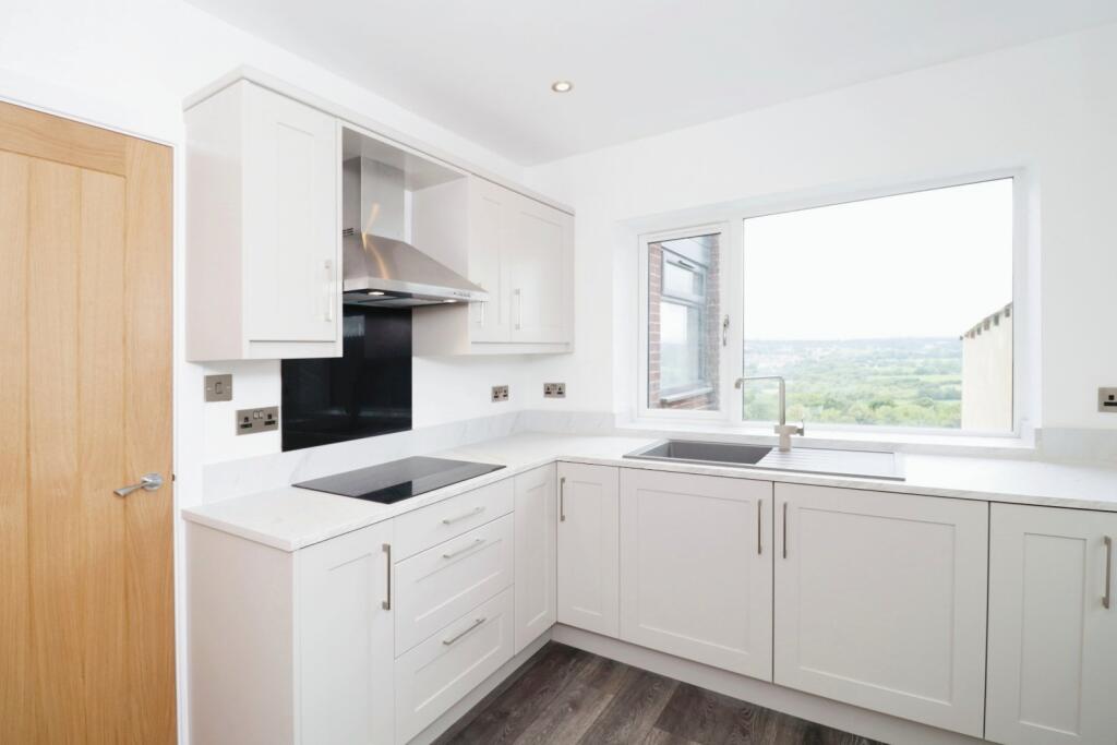 Well Garth Bank, Leeds, West Yorkshire, LS13 photo 3