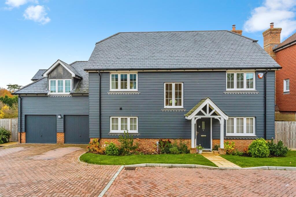 4-bed detached on Walder Close, Bolney, Haywards Heath, £850,000