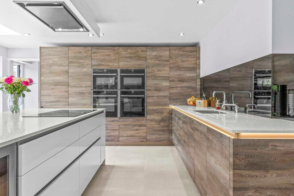 House in Penn, Chepping Wycombe - View 2