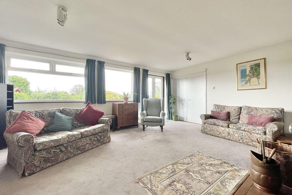 Queen Anne Drive, Esher photo 4