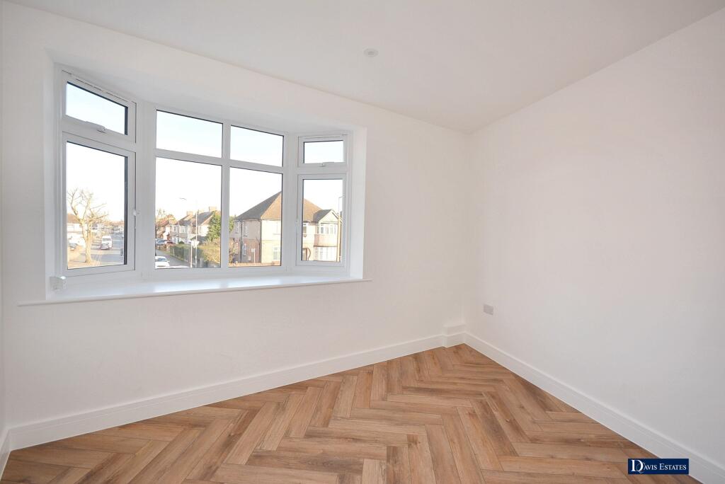 Ardleigh Green Road, Ardleigh Green, Hornchurch, RM11 photo 4
