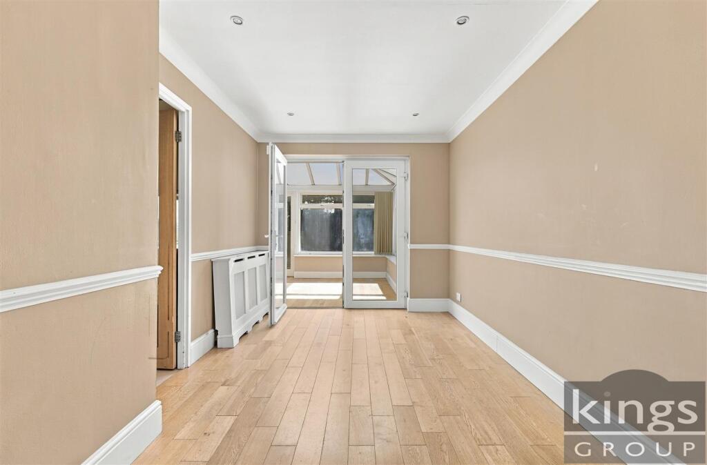 House in Broxbourne, Turnford - View 5