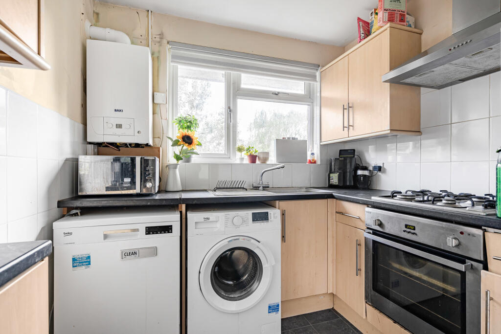 Apartment in Runnymede, Egham Wick - View 3