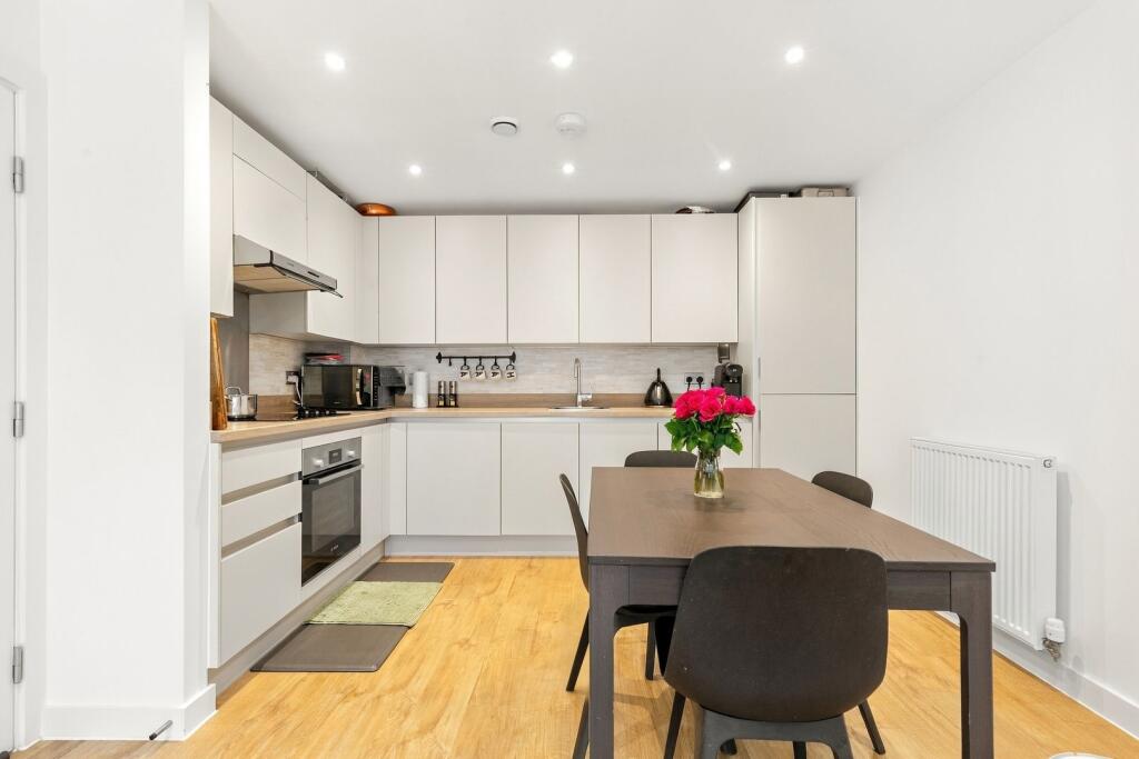 Apartment in Twickenham - View 4