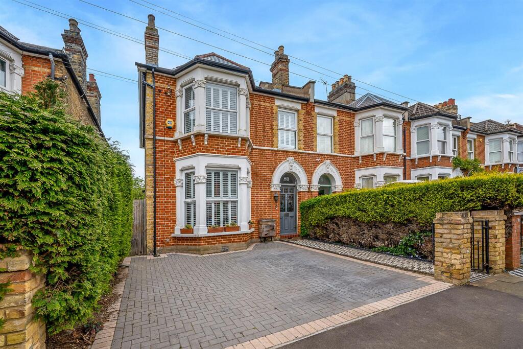 Main image of property: Earlshall Road, London