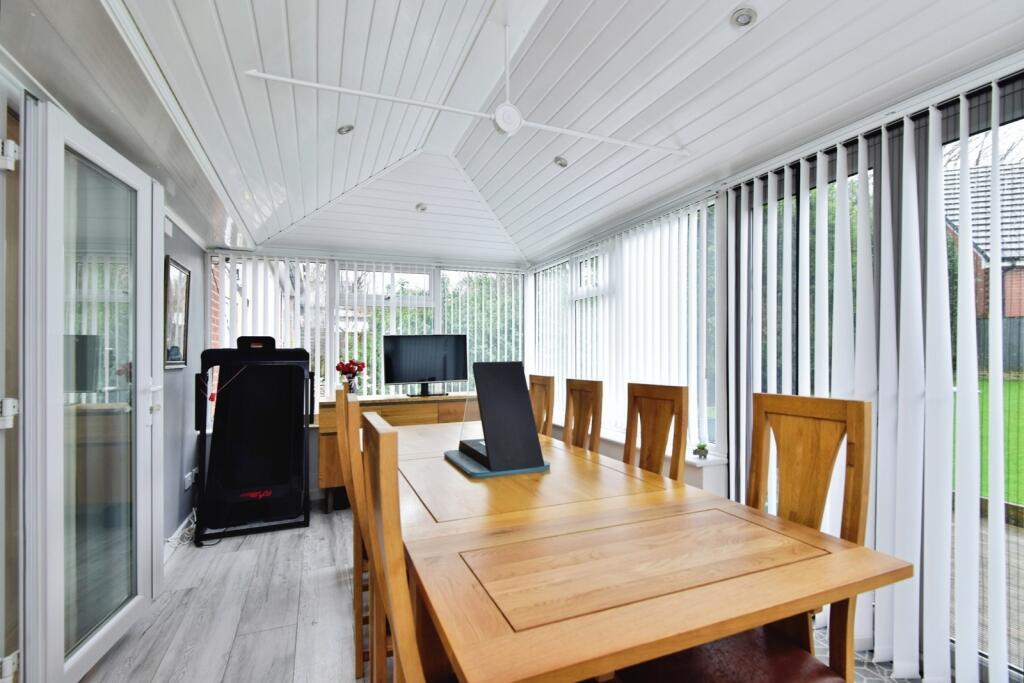 Cheltenham Grove, NEWCASTLE, Staffordshire, ST5 photo 4