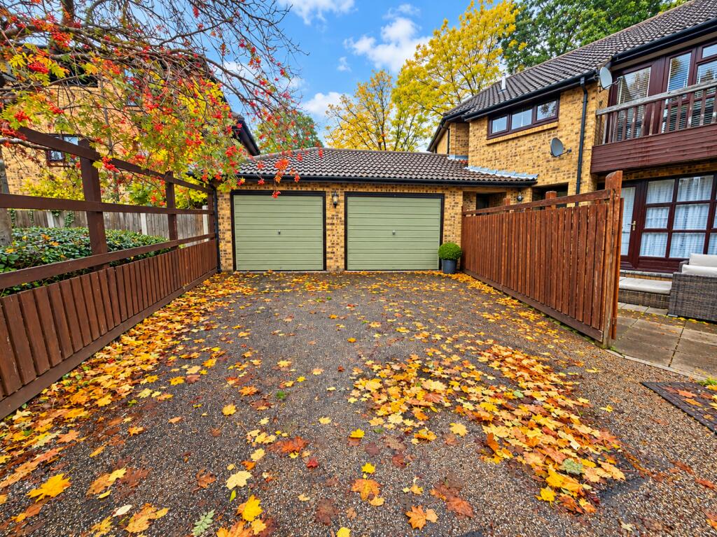 Courtney Park Road, Langdon Hills, Basildon, Essex, SS16 photo 3