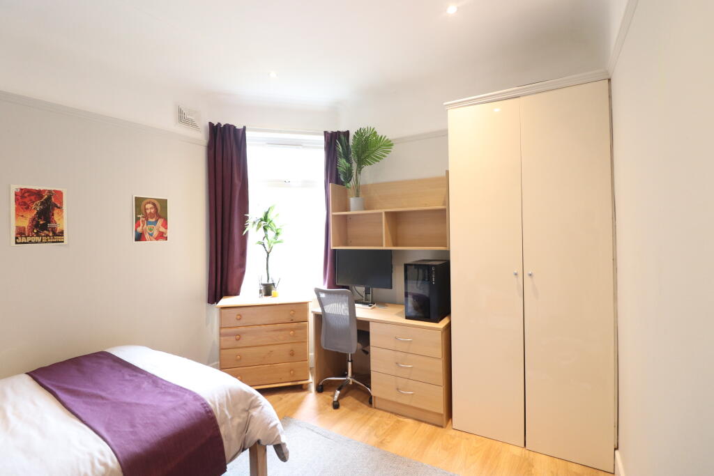Main image of property: Double Room in The Polygon