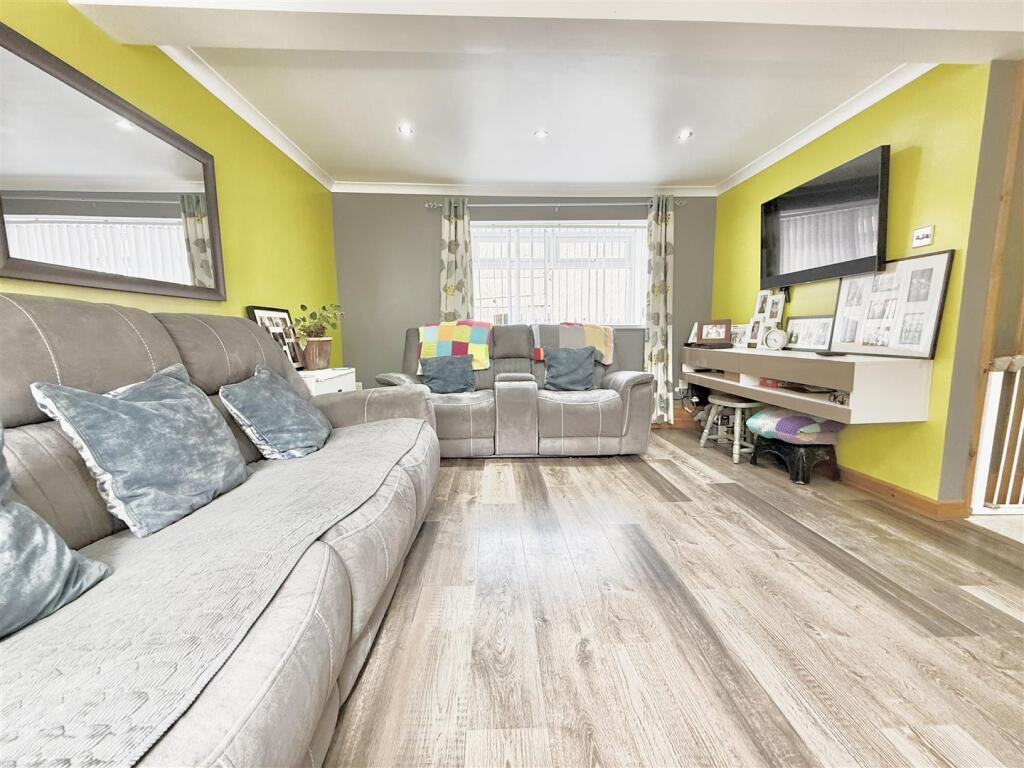 Cwmneol Place, Cwmaman, Aberdare photo 4