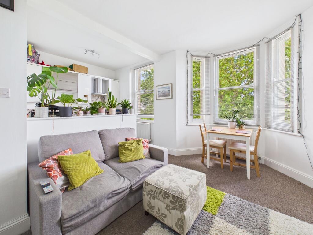 Apartment in Gloucester, Gloucestershire - View 4