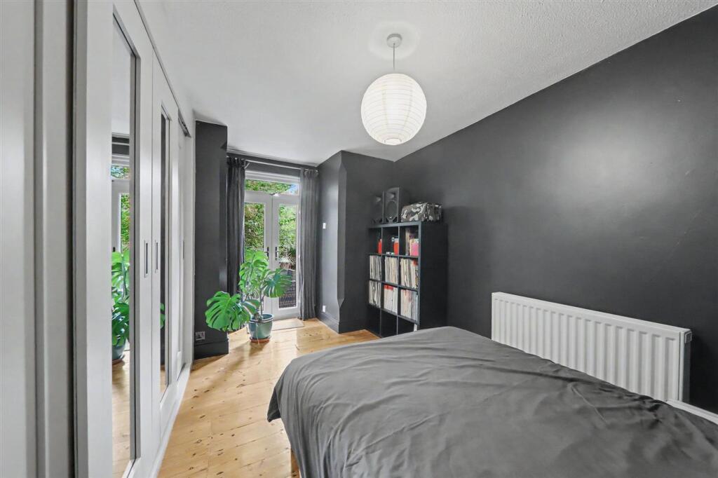 Apartment in Worthing, West Sussex - More