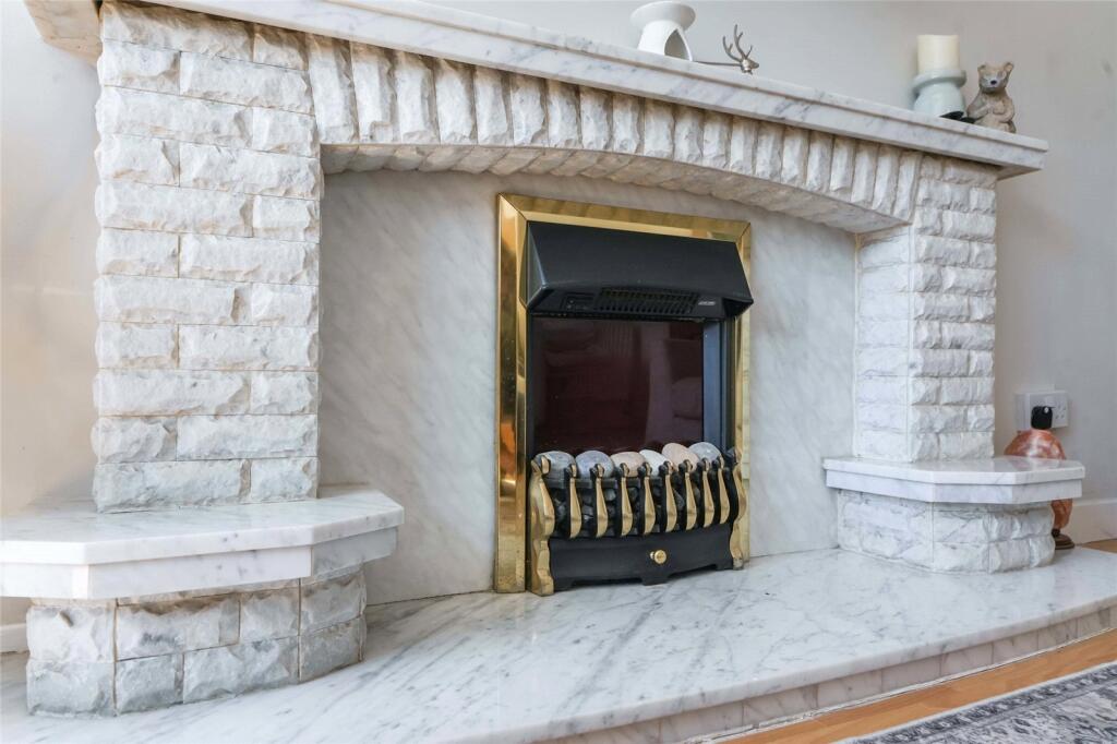 House in Motherwell, North Lanarkshire - More